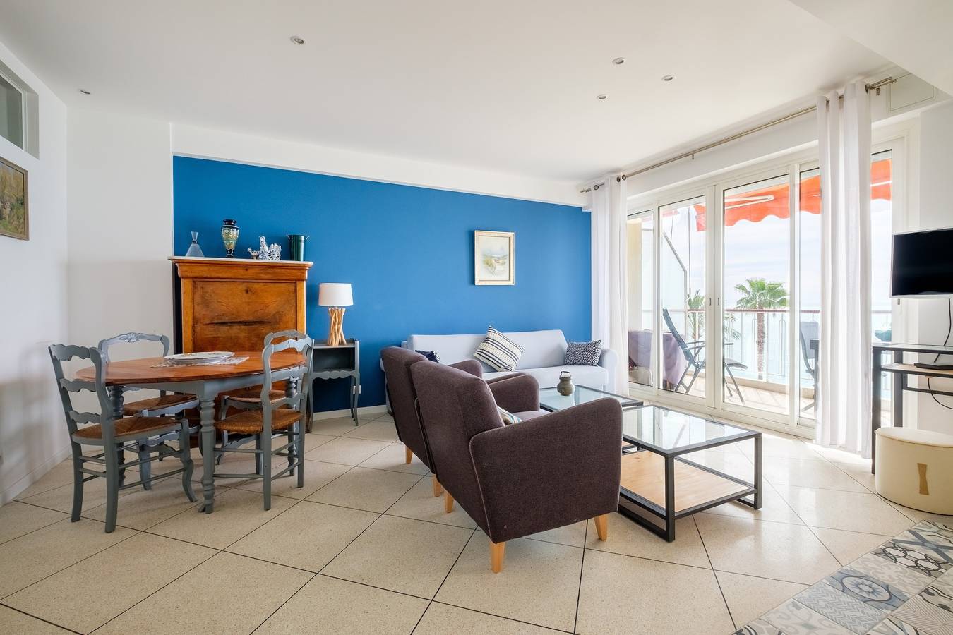 Appartement entier, Appartement Angelina avec vue sur mer, terrasse privée et Wi-Fi in Cros de Cagnes, Cagnes-sur-Mer