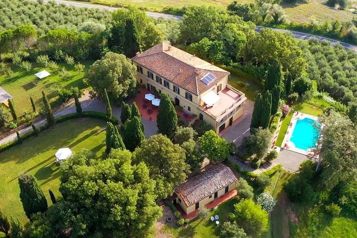 Agriturismo per 28 persone, con giardino e terrazza in Radicofani