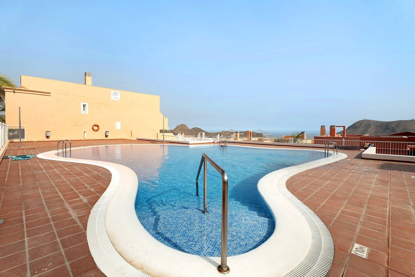 Apartamento entero, Apartamento de vacaciones 'Isabel Vista Sur' con vistas al mar, piscina compartida y Wi-Fi in Chayofa, Arona 