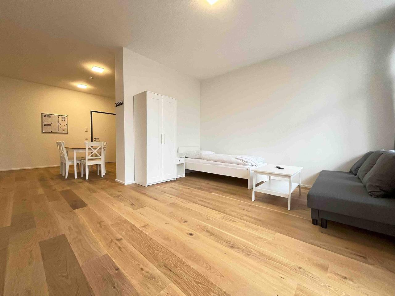 Ganze Ferienwohnung, Am1O36 Moderne Monteurwohnung mit Balkon in Amberg, Ostbayern