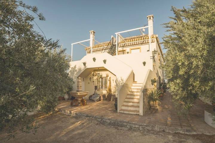 Casa rural para 8 personas, con terraza además de piscina y jardín, Familias con niños en Luque - 2