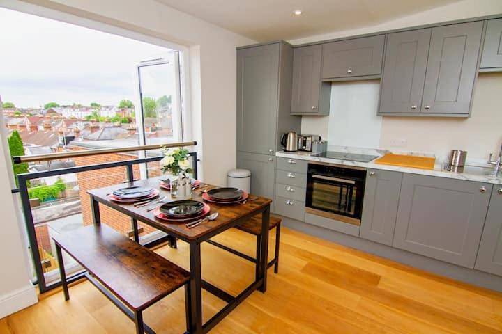 Apartment for 2 people, with Garden and View in Salisbury