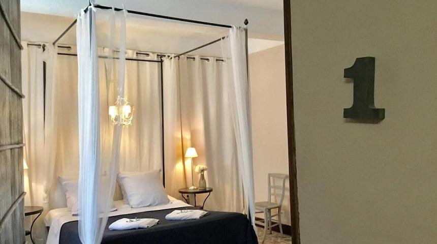 Location de vacances pour 9 personnes, avec vue ainsi que piscine et jardin à Goult - 3