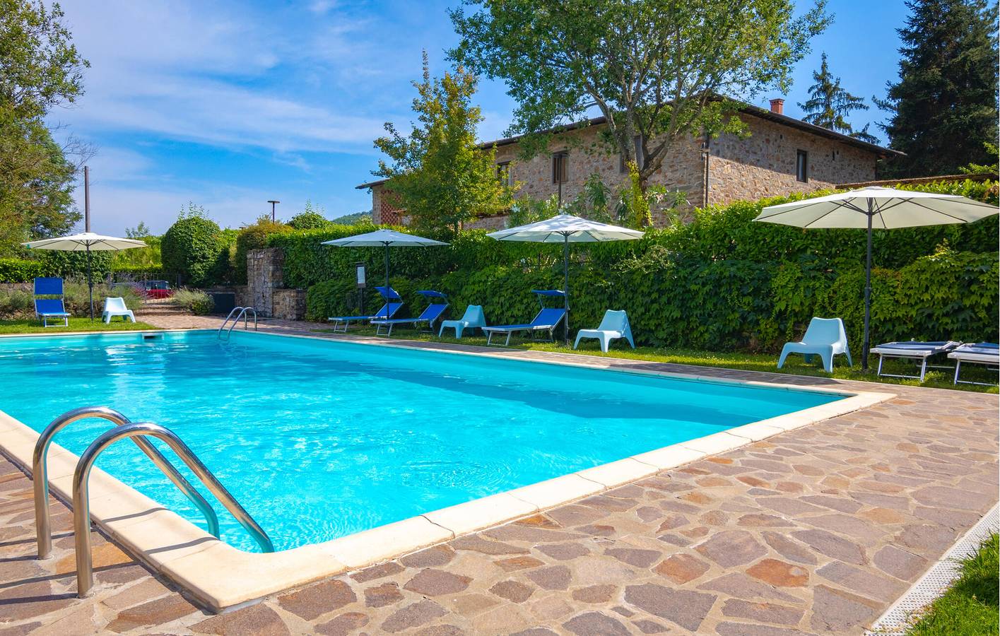 Geheel vakantieappartement, Appartement aan het zwembad bij het Dudda meer in Greve In Chianti, Chianti