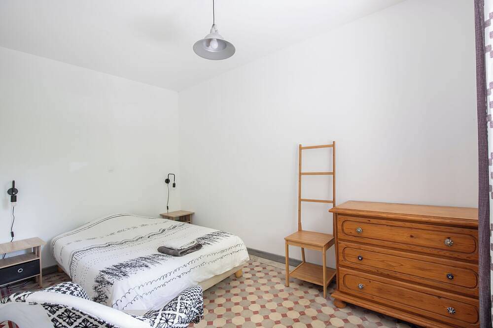 Mas provençal 14 people 5 minutes from l'Isle-sur-la sorgues in Le Thor, Vaucluse