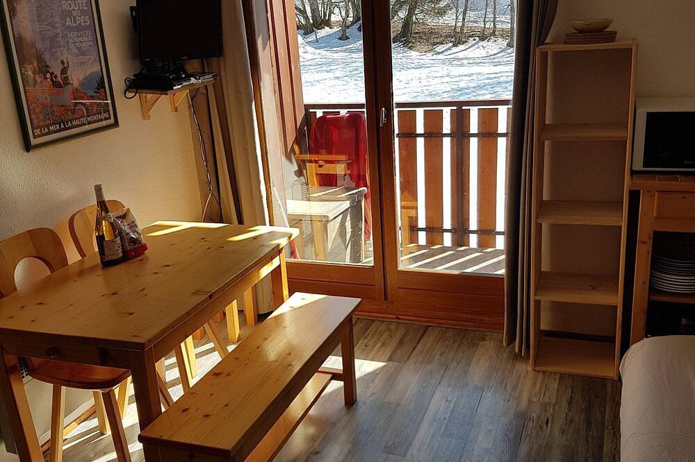 Apartamento entero, Estudio, capacidad para cuatro personas, esquí a pie de puerta, servicio de conserjería, limpieza y ropa de cama in Bernex, Thonon-les-Bains region
