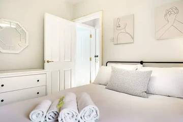 Glamping for 4 People in Belfast, County Down, Photo 2