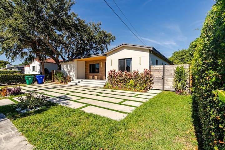 Villa pour 8 personnes, avec jardin et jacuzzi, animaux acceptés à Miami - 4