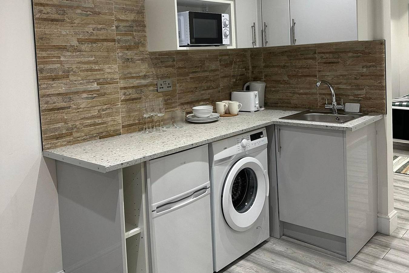 Entire studio, Studio - Sleeps 3 - Near Ealing Broadway Station in Ealing, London