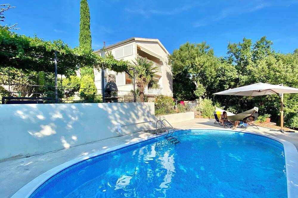 Villa Theresa Kroatien 220m über der Adria mit großem Pool, Whirlpool und Sauna in Novi Vinodolski, Primorje-Gorski Kotar
