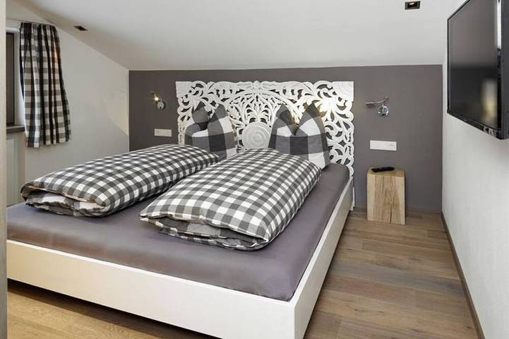 Ferienwohnung für 2 Personen, mit Balkon und Whirlpool sowie Garten und Pool in Bad Oberdorf - 3