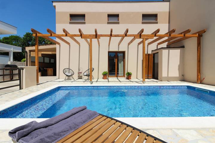 Villa pour 6 personnes, avec terrasse et piscine ainsi que sauna et jardin à Barbariga - 3