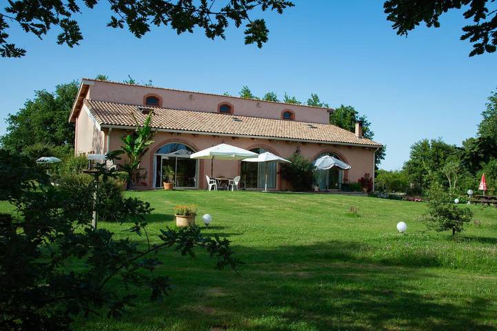 Chambre d’hôte pour 2 personnes, avec jardin dans l' Ariège - 2
