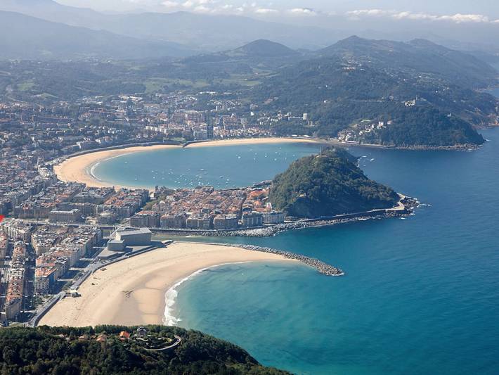 Apartamento entero, Amplio apartamento con terrazas cerca de la playa en San Sebastián in Zurriola (San Sebastian), San Sebastián