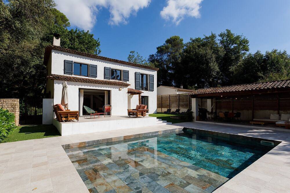 Renovated Zen villa - 4 bedrooms, private basketball court in Mougins, Mittelmeerküste (Frankreich)