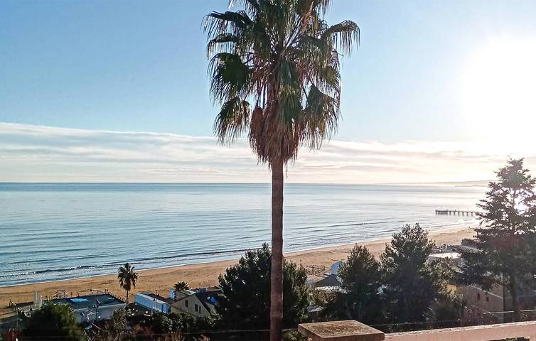 Appartamento intero, Appartamento 1BR con vista e parcheggio. in Città Sant'Angelo e dintorni, Provincia di Pescara