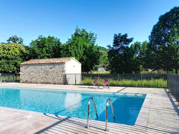 Parc de vacances pour 2 personnes, avec piscine ainsi que vue et jardin en Ardèche - 2
