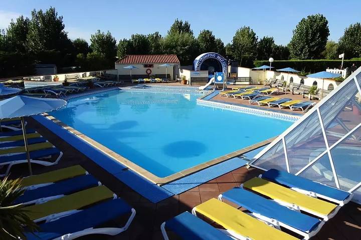 Camping pour 6 personnes, avec terrasse et piscine à La Tranche-sur-Mer - 2