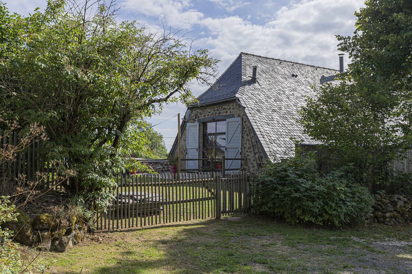 La Petite Escale du Pouget - Chambre la Grise in Pailherols, Région d'Aurillac