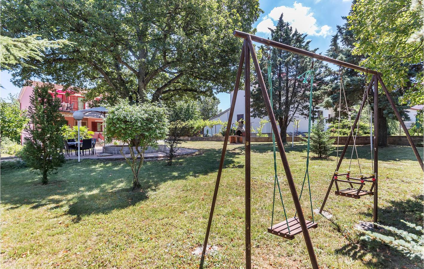 Confortable appartement de deux chambres avec terrasse, à 2,5 km du centre-ville in Labin, Côte Est de l'Istrie