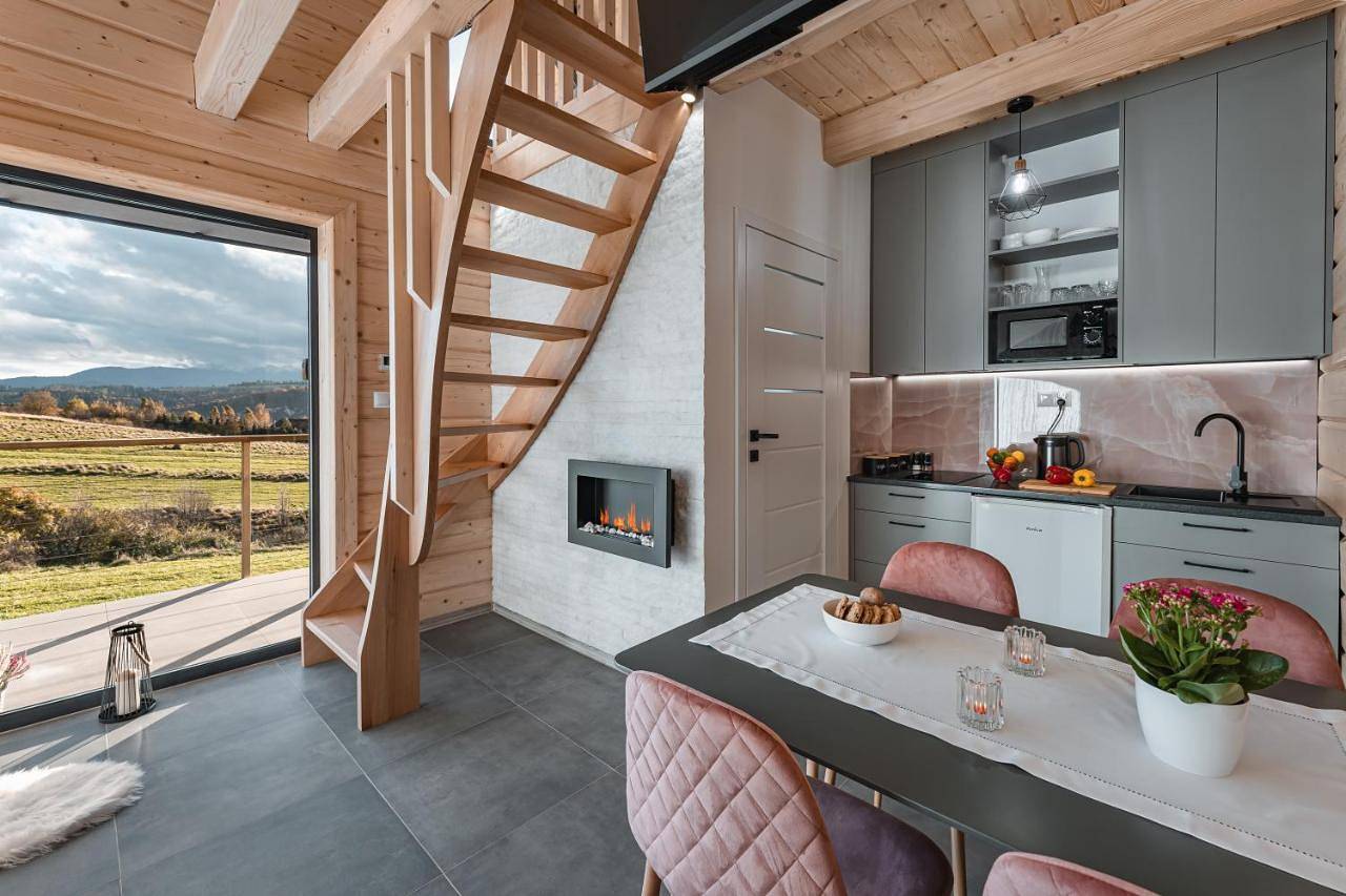 Górski Horyzont - domki nad jeziorem z widokiem na Tatry in Kluszkowce, Karpaty (Polska)