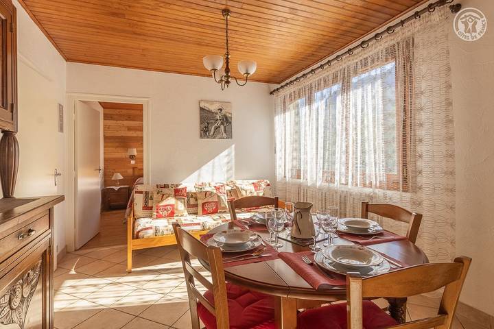 Gîte pour 4 personnes, avec piscine et jardin