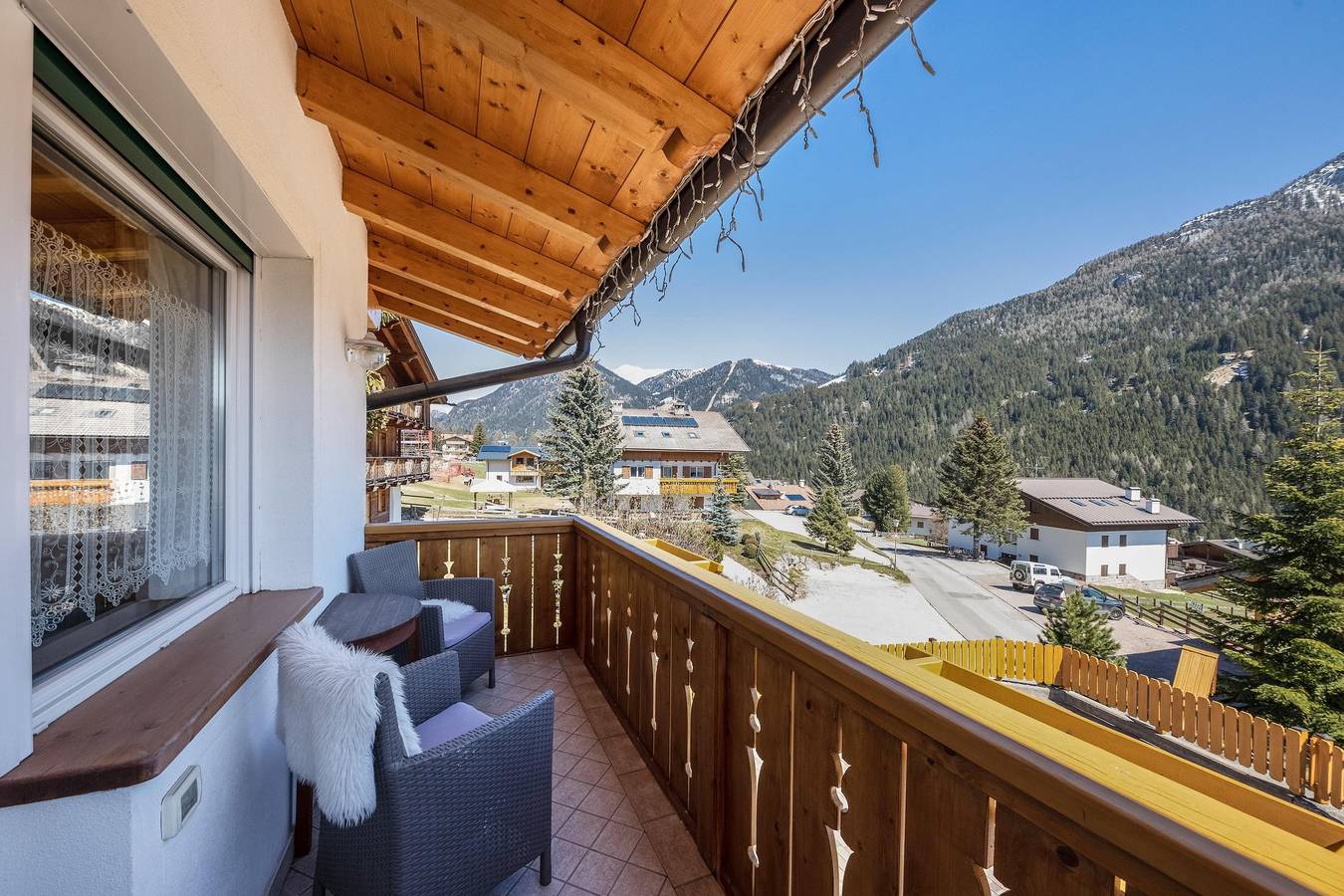 Ganze Wohnung, Charmante Ferienwohnung "Majon d'Aisciuda Latemar" mit Blick auf die Berge in San Giovanni di Fassa, Dolomiti Superski