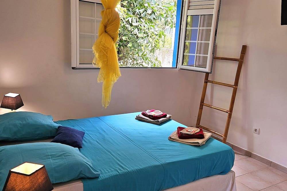 Villa F3 in the heart of the island, with swimming pool and Creole garden in Dikos, Martinique