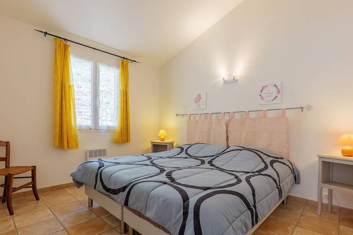 Location de vacances pour 6 personnes, avec piscine et jardin, animaux acceptés à Bessas - 2