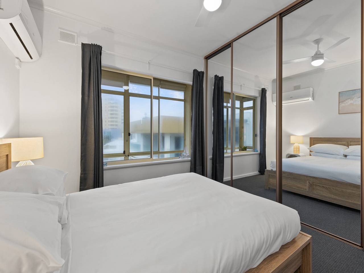 Entire apartment, Beachside 2-Bed Apartment with Balcony Views in Adelaide, South Australia