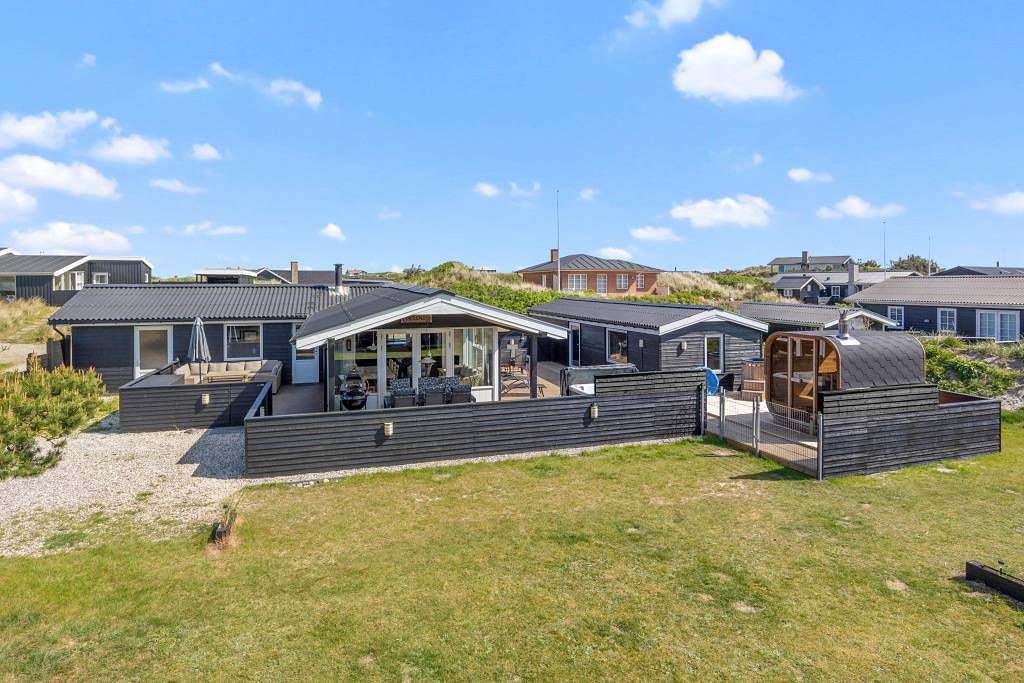 Beautiful activity holiday home with pool table, table tennis and outdoor sauna in Ringkøbing, Holmsland Klit