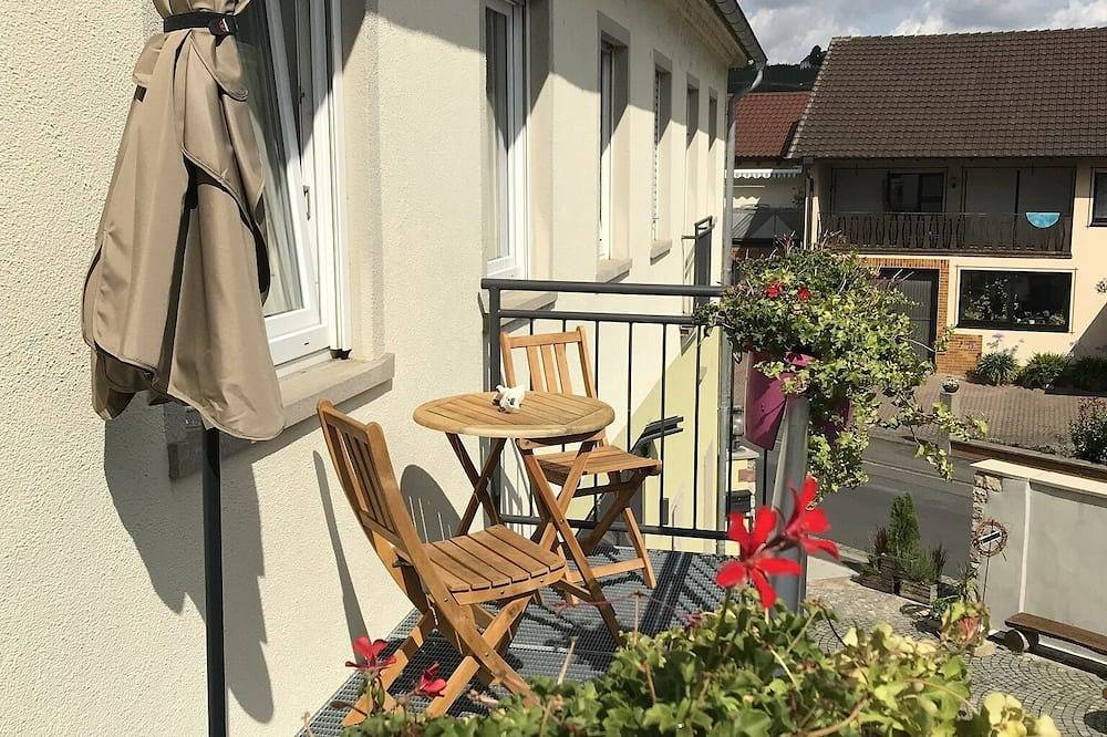 Ganze Wohnung, Gemütliche 45qm Ferienwohnung mit Balkon, kostenfreies Parken und Wlan in Nordheim am Main, Fränkisches Weinland