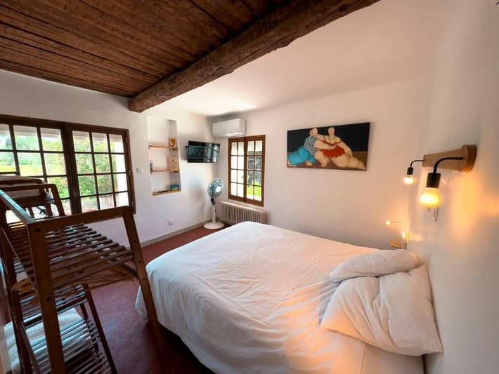 Gîte pour 4 personnes, avec vue ainsi que piscine et jardin, animaux acceptés dans Circuit Paul-Ricard - 3