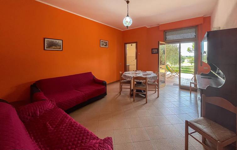 Apartamento vacacional entero, Apartamento tranquilo con piscina cerca del centro de Tuoro in Tuoro sul Trasimeno, Lago Trasimeno