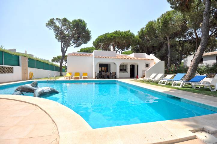 Golf facing walking distance to Centre private pool air conditioning and wifi in Quarteira, Faro District