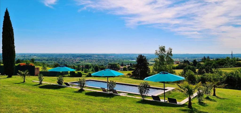 Location de vacances pour 2 personnes, avec piscine ainsi que jardin et vue à Anse - 3