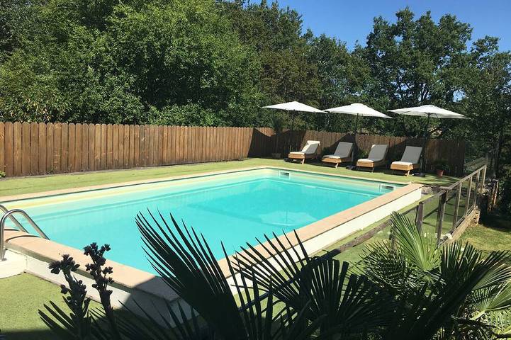 Location de vacances pour 4 personnes, avec piscine ainsi que jardin et terrasse à Hautefort - 4