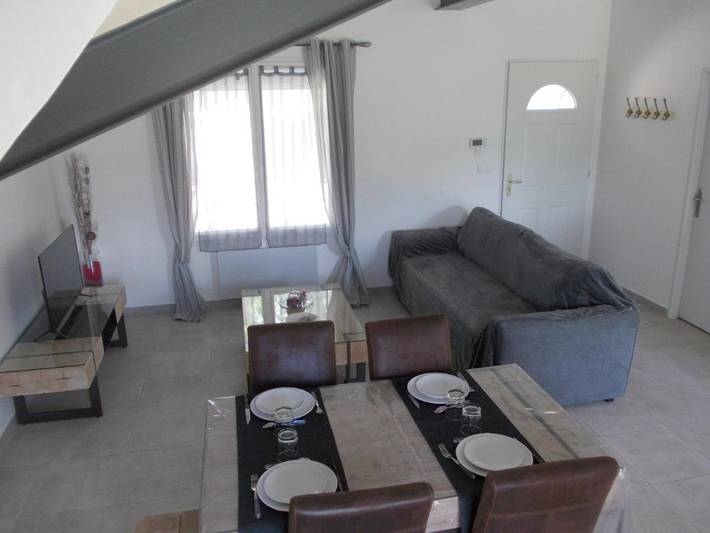 Location de vacances pour 5 personnes, avec piscine ainsi que vue et terrasse à Le Cailar - 2