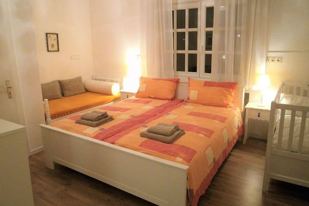 Family-friendly home for 10 persons, big garden, Fireplace, 4 km ski carousel. in Silbach, Winterberg