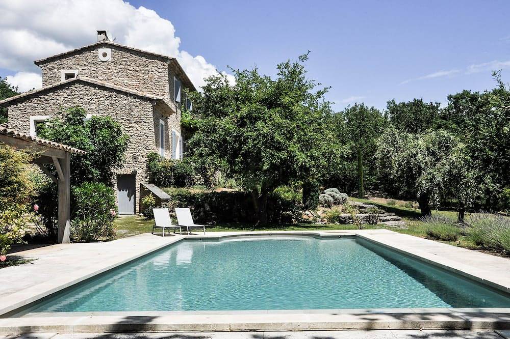 Provencal villa, stylish and quiet location in the beautiful Luberon in Gordes, Parc naturel régional du Luberon