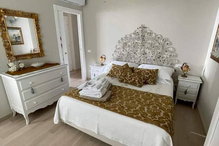 Appartement entier, Luxury apartment with private swimming pool and park in Poggio del Sole, Albissola Marina