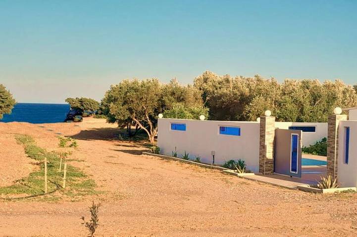 Beach house for 5 people, with garden and balcony in Rhodes
