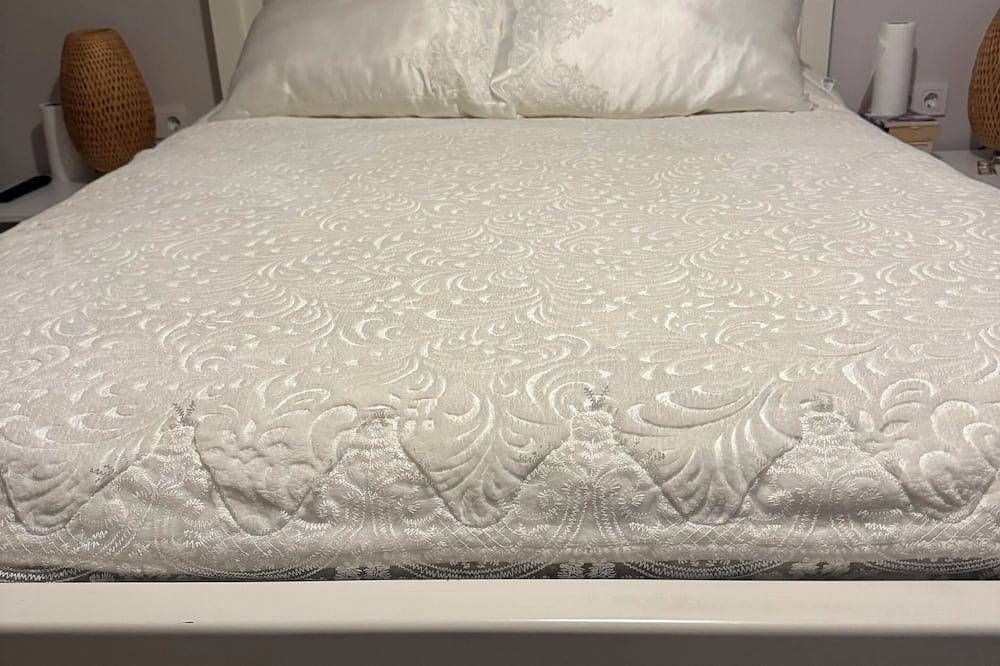 2-bedroom villa in charming Uzunkuyu urla with private pool Ac, Wifi brand new in Izmir Province