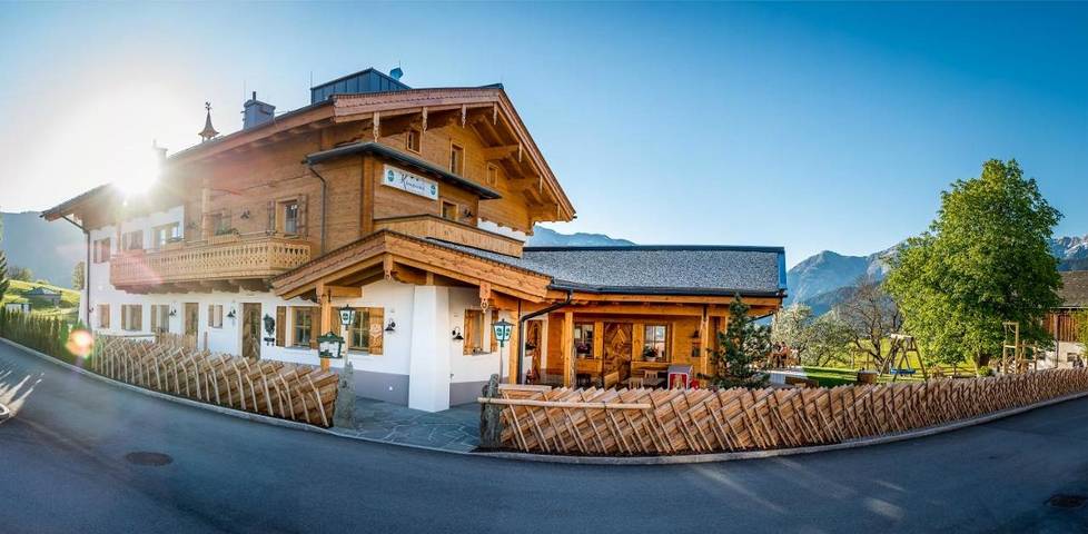 Privatzimmer für 2 Personen, mit Terrasse und Garten sowie Ausblick in Saalfelden am Steinernen Meer