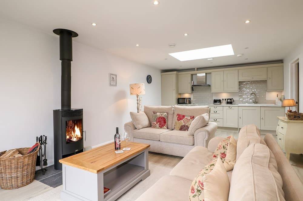 Fox'S Den, luxury holiday cottage, with pool in Titchfield Common in Fareham, Hampshire