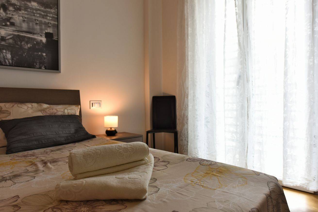 Appartamento intero, Guesthost - Casa Kikka: luminoso bilo con balcone in Cernusco sul Naviglio, Provincia di Milano