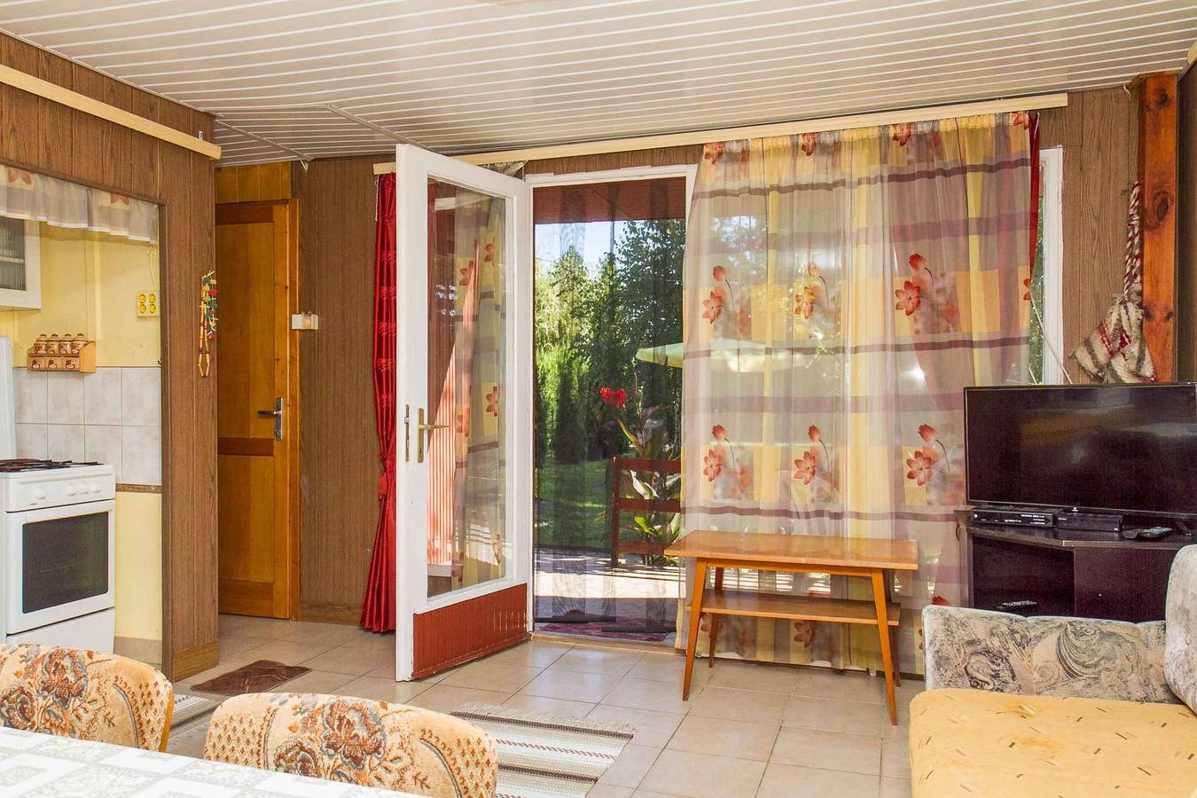 Ferienhaus mit einem großen Garten in Balatonmariafürdö, Plattensee Südufer