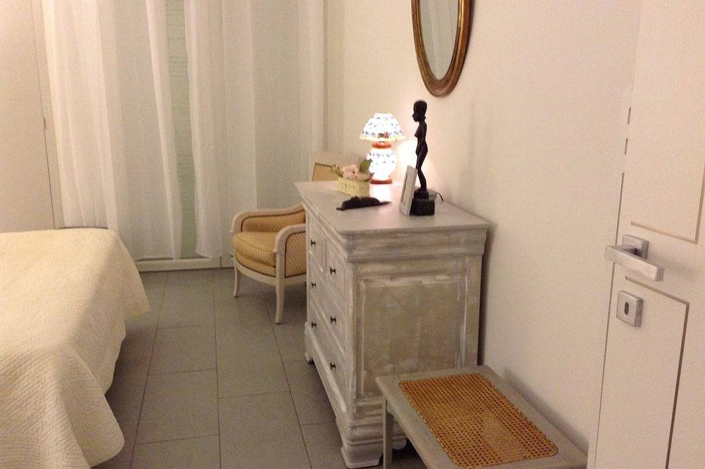 Appartamento intero, Promo Del 10% Sul Mese Ott Nov - Large 2 camere nove in centro, tranquillo in Mentone, Nizza e dintorni