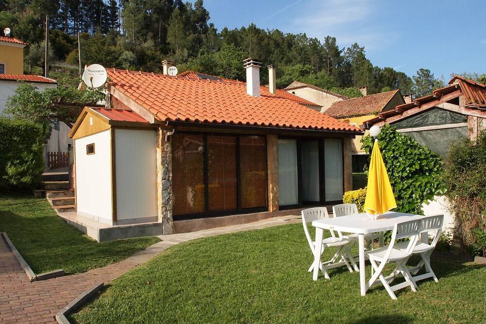 House by the river, quiet area, close to mountains, beaches and towns and walks in Soure, Coimbra District
