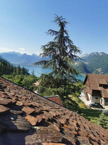Gîte pour 2 personnes, avec vue sur le lac ainsi que vue et jardin dans Talloires-Montmin